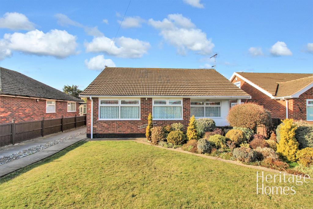 Squires Walk, Lowestoft, Suffolk... 2 bed bungalow for sale £270,000