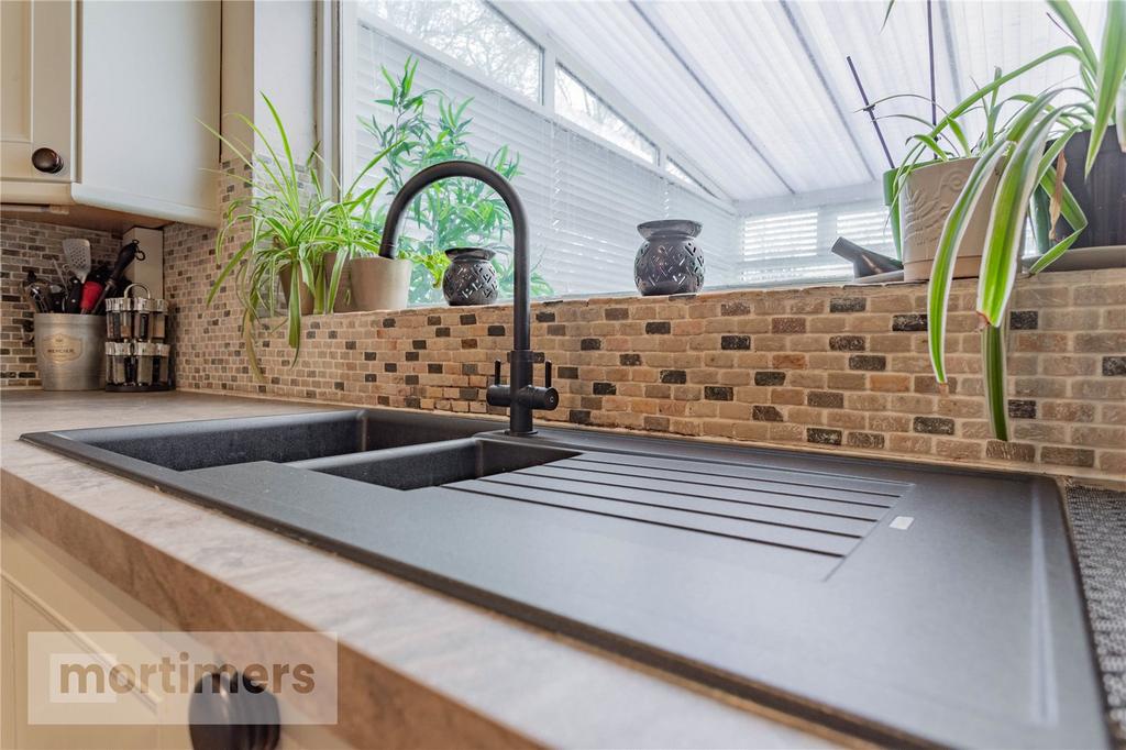 Kitchen/ Breakfast