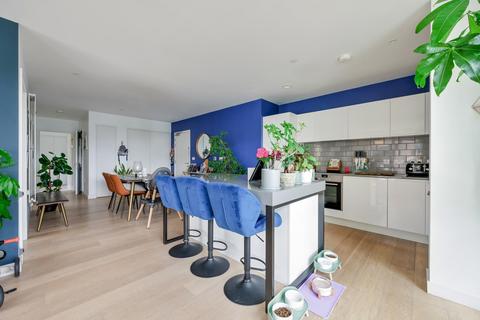3 bedroom flat for sale, Pendant Court, Royal Wharf, E16