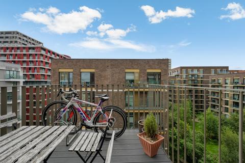 3 bedroom flat for sale, Pendant Court, Royal Wharf, E16