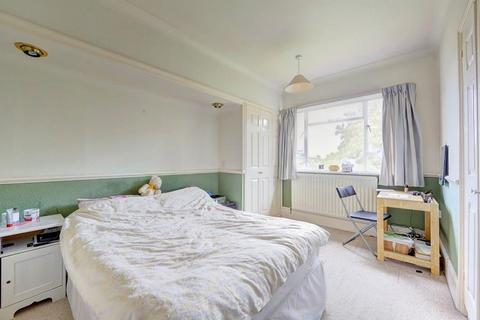 3 bedroom apartment to rent, Lane Court, SW11