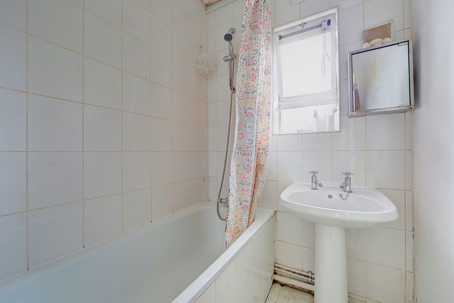 24 lane court bath.j