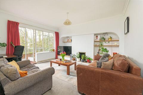 3 bedroom apartment to rent, Lane Court, SW11