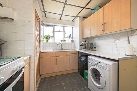 3 bedroom apartment to rent, Lane Court, SW11