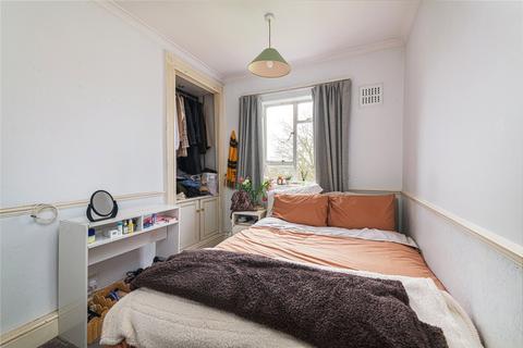3 bedroom apartment to rent, Lane Court, SW11