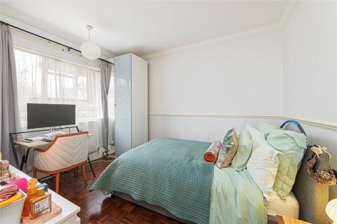 3 bedroom apartment to rent, Lane Court, SW11
