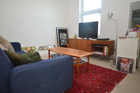 2 bedroom flat to rent - High Street Gillingham ME7