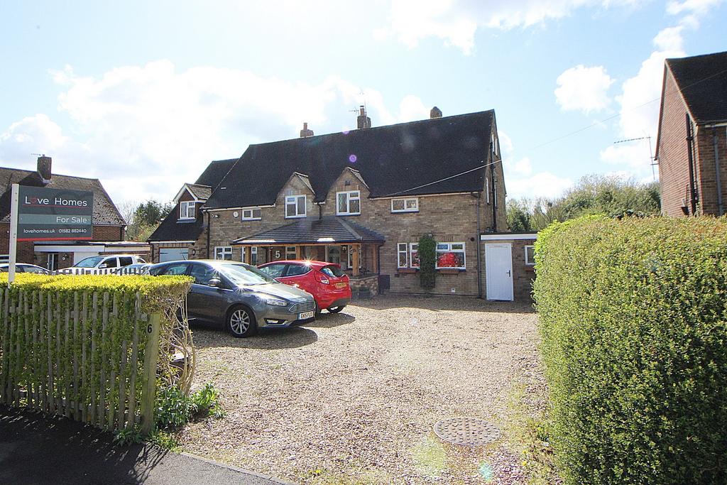 Dunstall Road, BartonLeClay, MK45 4NX 4 bed semidetached house £