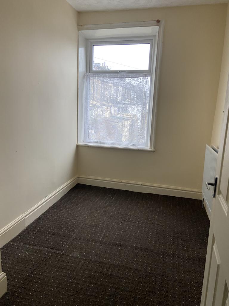 Varley Street, Colne BB8 3 bed terraced house £500 pcm (£115 pw)