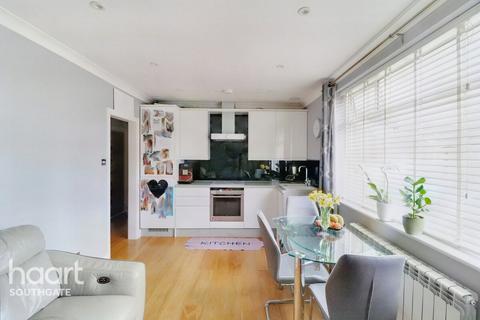 2 bedroom apartment for sale - Priory Close, London