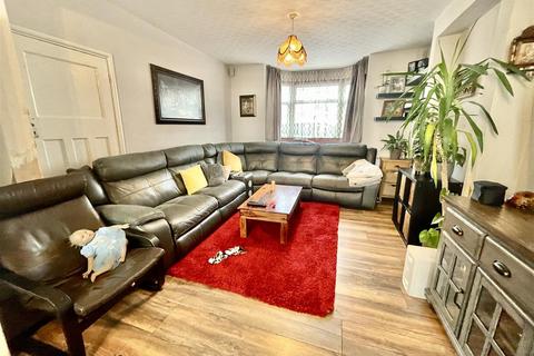 3 bedroom semi-detached house to rent, Village Way, London
