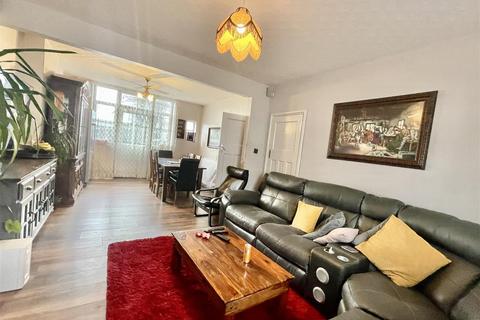 3 bedroom semi-detached house to rent, Village Way, London