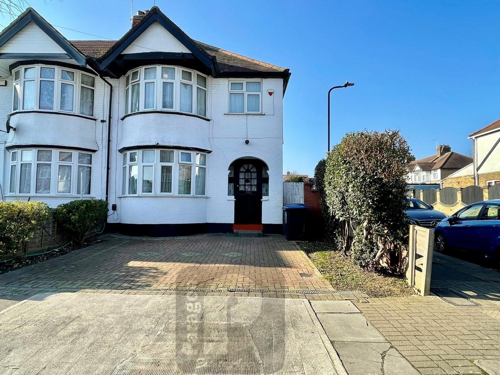 Boycroft Avenue, Kingsbury, London, NW9 3 bed end of terrace house for