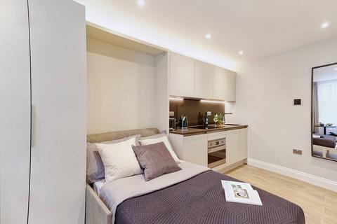 Bedsit to rent, Emperor's Gate, London SW7