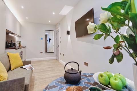 Bedsit to rent, Emperor's Gate, London SW7