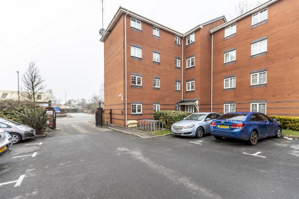 Rathbone Court Stoney Stanton Road, Coventry, CV6 2 bed apartment £