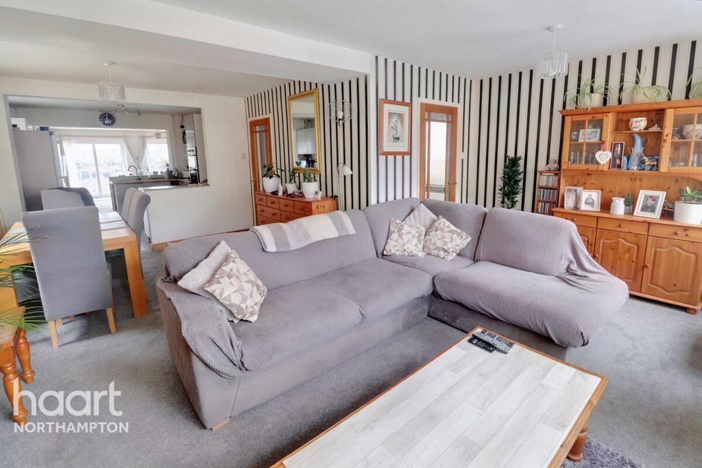 Acre Lane, Northampton 4 bed detached house £370,000