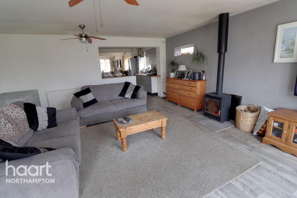 Acre Lane, Northampton 4 bed detached house £370,000