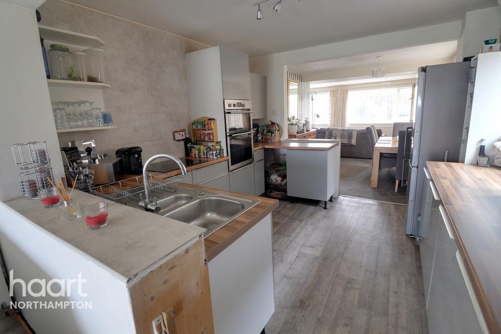 Acre Lane, Northampton 4 bed detached house £370,000