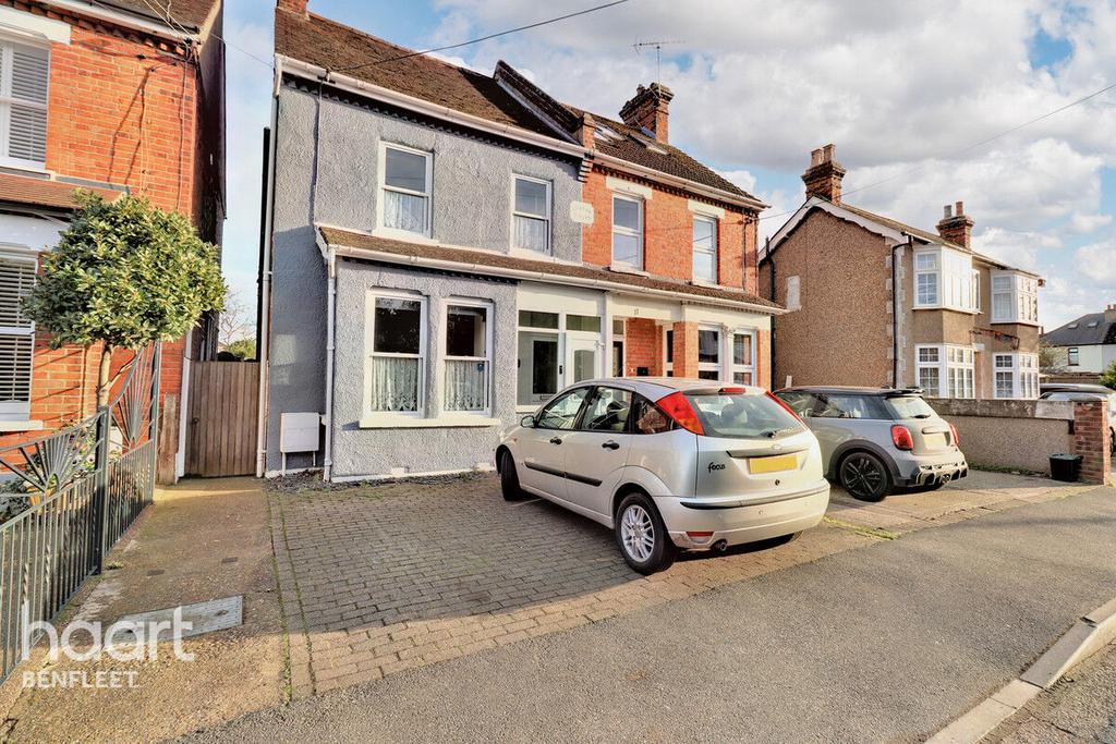 Lynton Road, Hadleigh 3 bed semidetached house £415,000