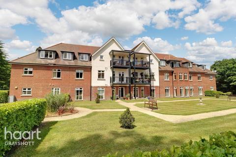 16 Beacon Crescent, Hindhead, GU26 6UG