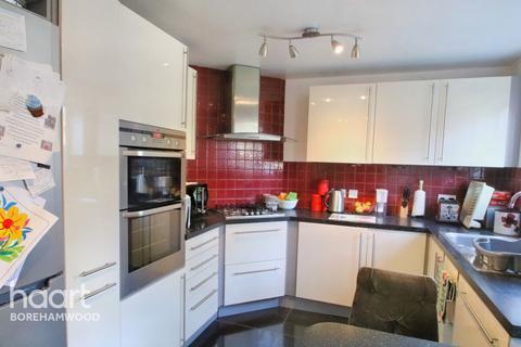 27 Bray Close, Borehamwood, WD6 5NH