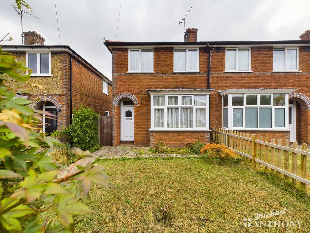 Clinton Crescent, Aylesbury 3 bed terraced house for sale £330,000