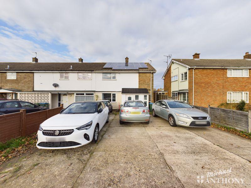 Elmhurst Road, Aylesbury 3 bed terraced house £320,000