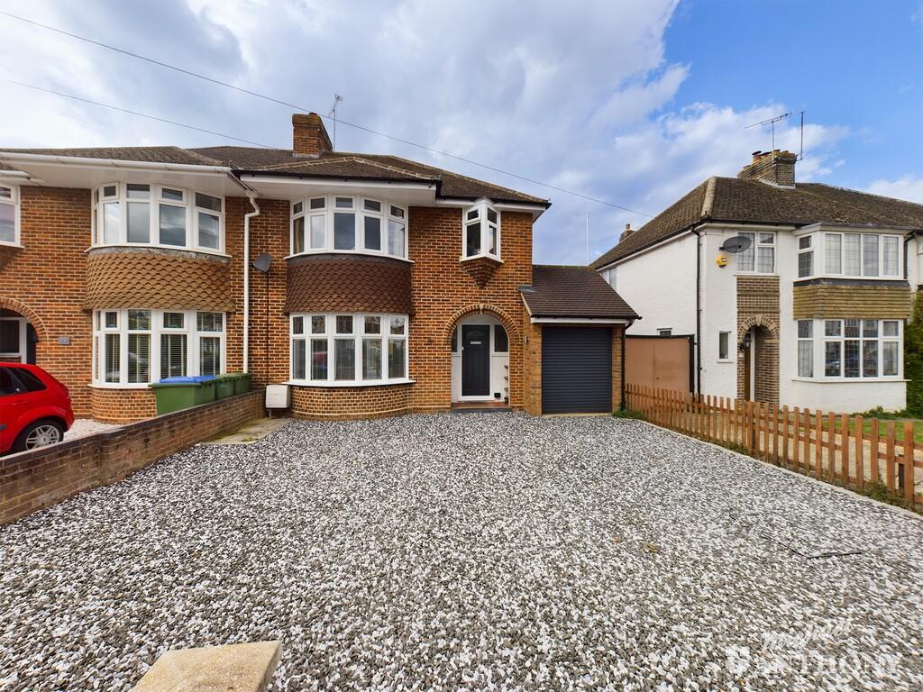 Limes Avenue, Aylesbury 4 bed semidetached house £625,000