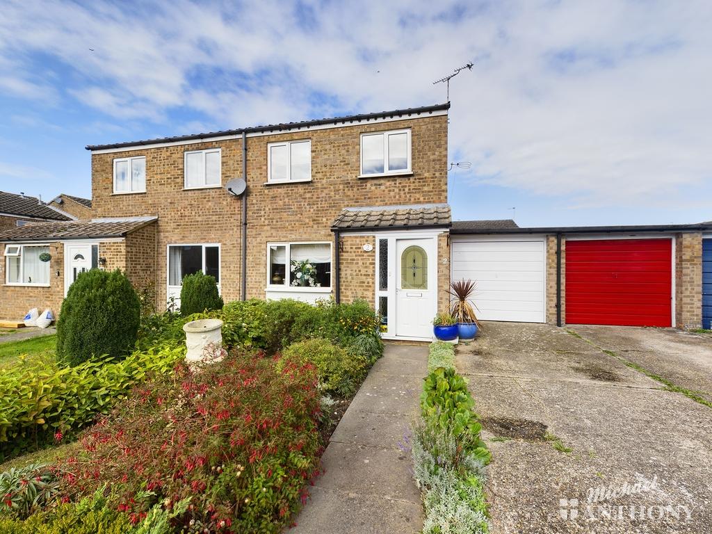 Waivers Way, Aylesbury 3 Bed Semi-detached House - £375,000