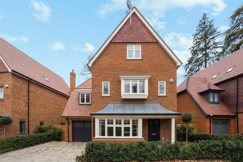 4 bedroom detached house to rent, Holly Hill Drive, Sunningdale, Berkshire