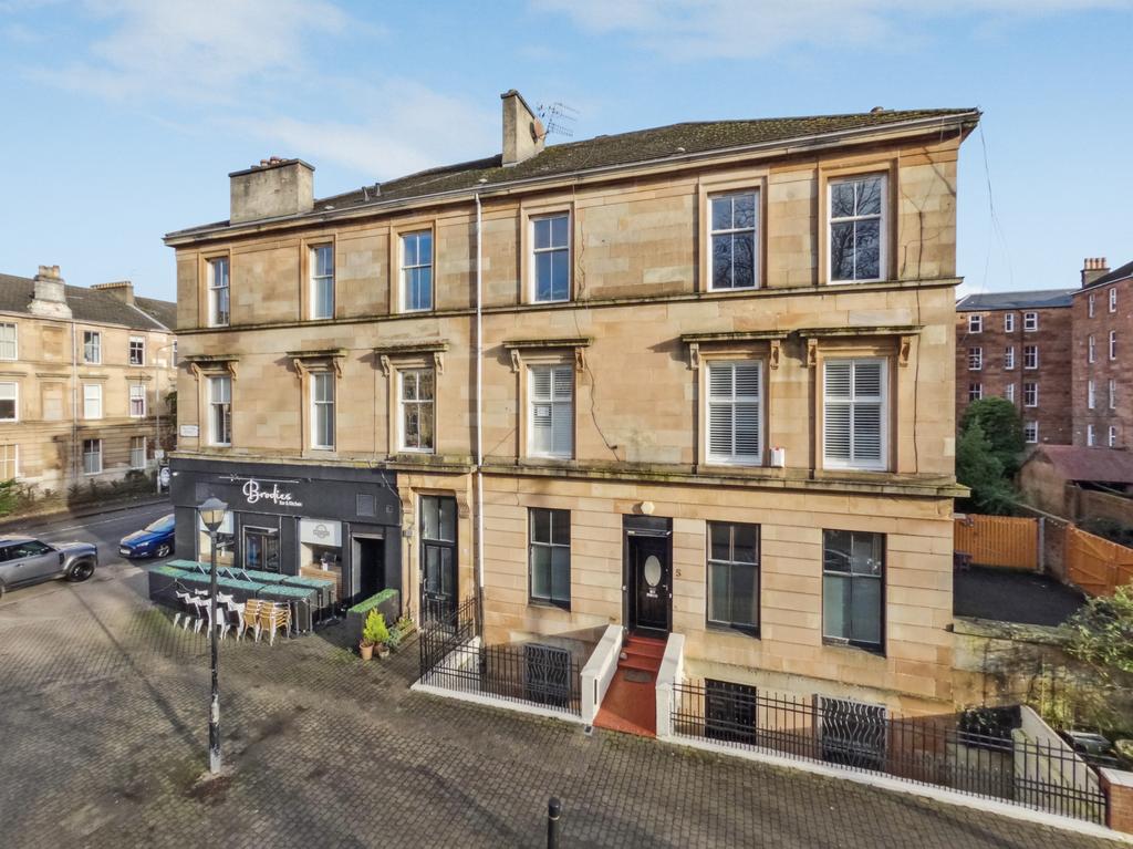 5 Balvicar Street, Strathbungo, G42 8QF 4 bed flat £255,000