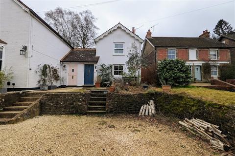 3 bedroom semi-detached house to rent, Kings Road, Haslemere, GU27