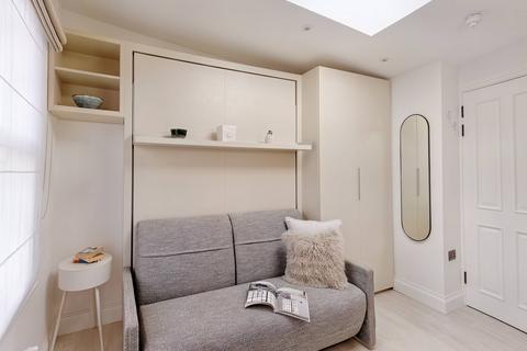 Studio to rent, Linden Gardens, London W2