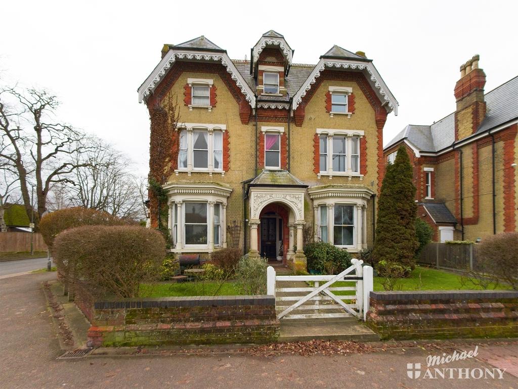 Wendover Road, Aylesbury 2 bed flat £215,000