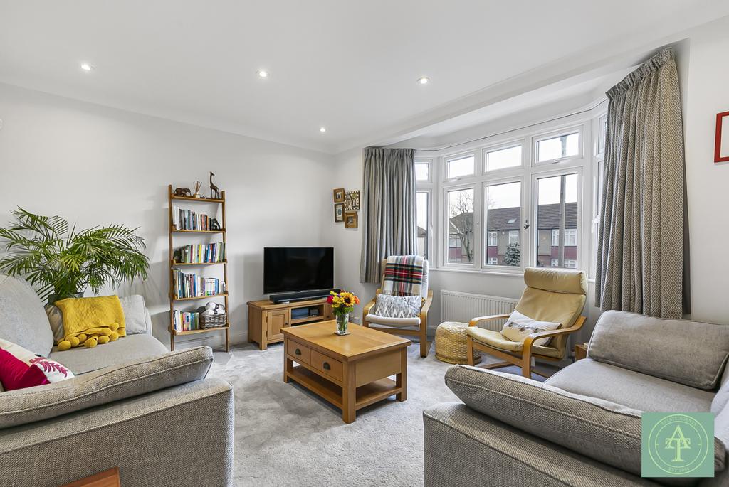 The Fairway, London, N14 3 bed terraced house - £650,000