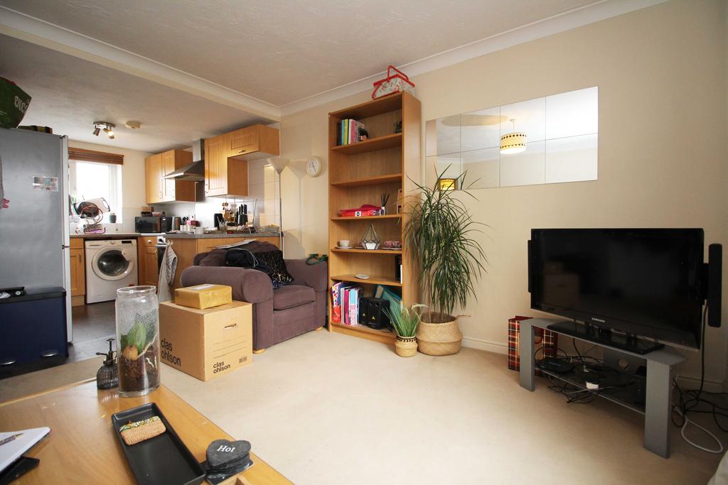 Beaufort Square, Pengam Green... 2 bed apartment £850 pcm (£196 pw)