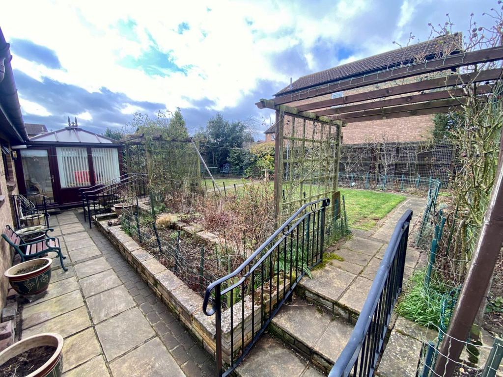 Orchard Hill, Little Billing, Northampton NN3 9AG 2 bed detached