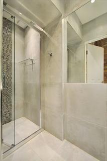 Studio to rent, Linden Gardens, London W2