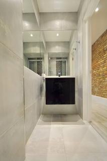 Studio to rent, Linden Gardens, London W2