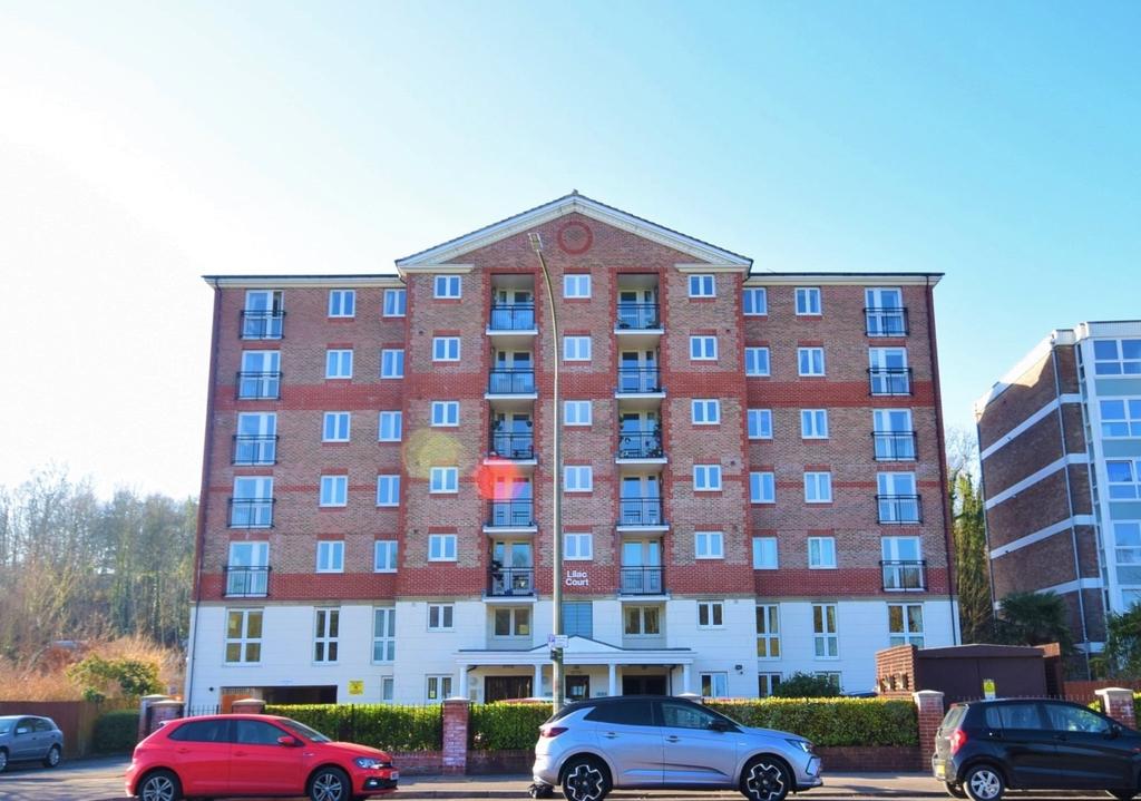 London Road Patcham BN1 1 bed apartment £1,350 pcm (£312 pw)