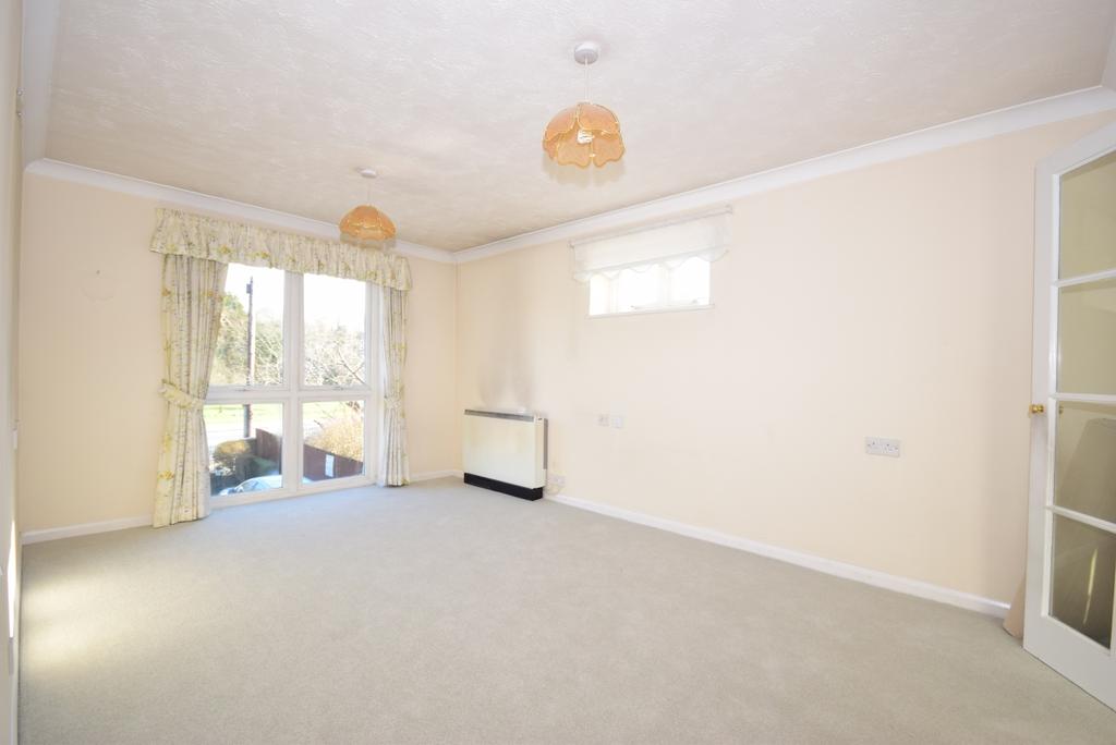 London Road Patcham BN1 1 bed apartment £1,350 pcm (£312 pw)