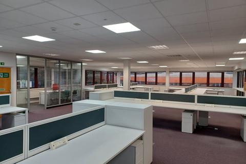 Office to rent - Platinum House, Sussex Manor Business Park, Crawley, RH10 9NH