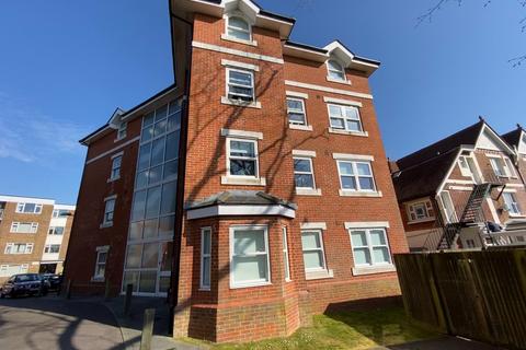 2 bedroom ground floor flat to rent, Upper Avenue, Eastbourne BN21