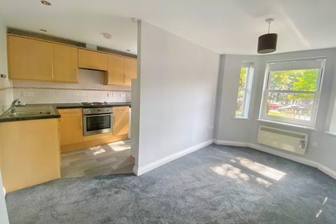 2 bedroom ground floor flat to rent, Upper Avenue, Eastbourne BN21