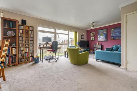 12 Parkwood, Beckenham, BR3 1TR