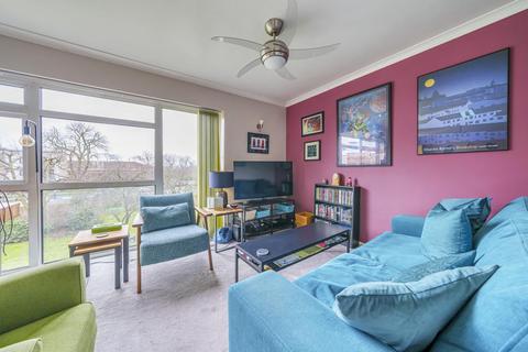 12 Parkwood, Beckenham, BR3 1TR
