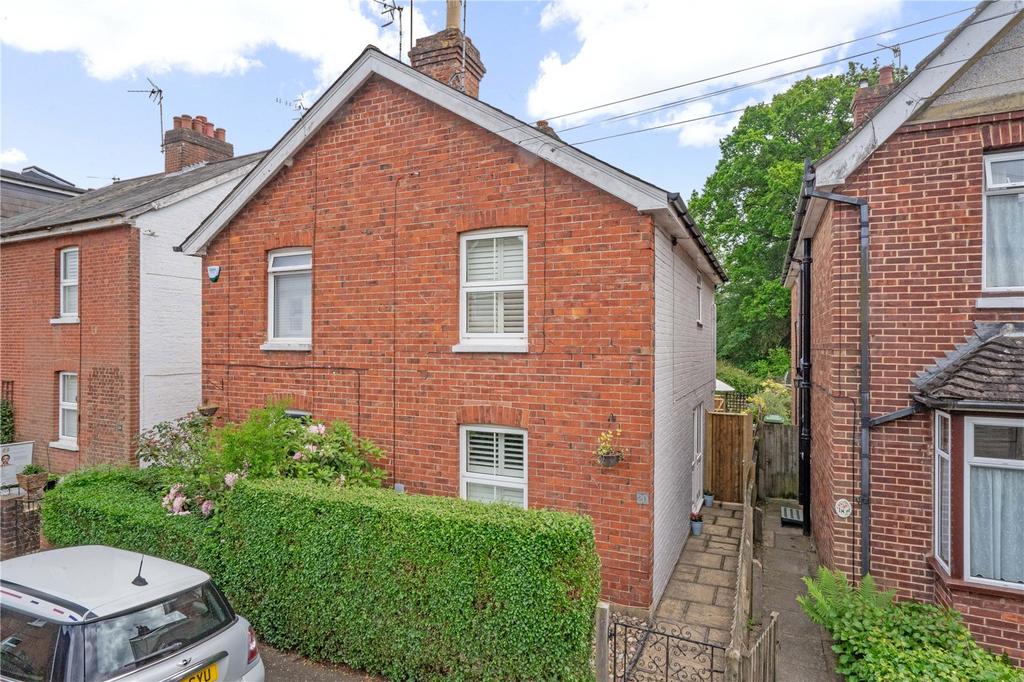Napier Road, Tunbridge Wells, Kent, TN2 3 bed semidetached house for