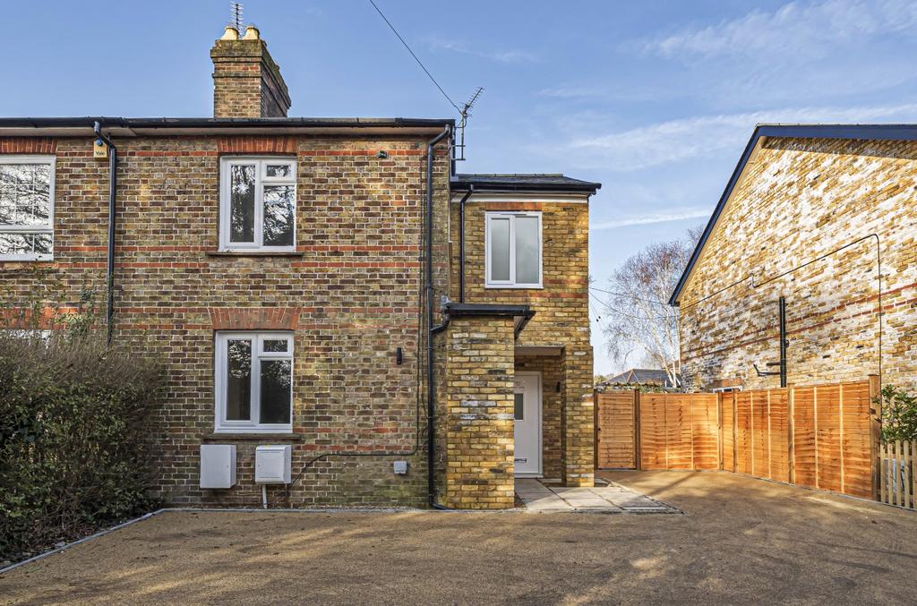 Guildford Road, Normandy, Guildford, Surrey, GU3 3 bed semidetached