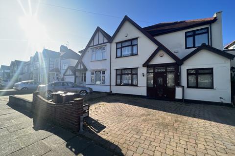 4 bedroom terraced house for sale, Tresco Gardens, IG3 9NH